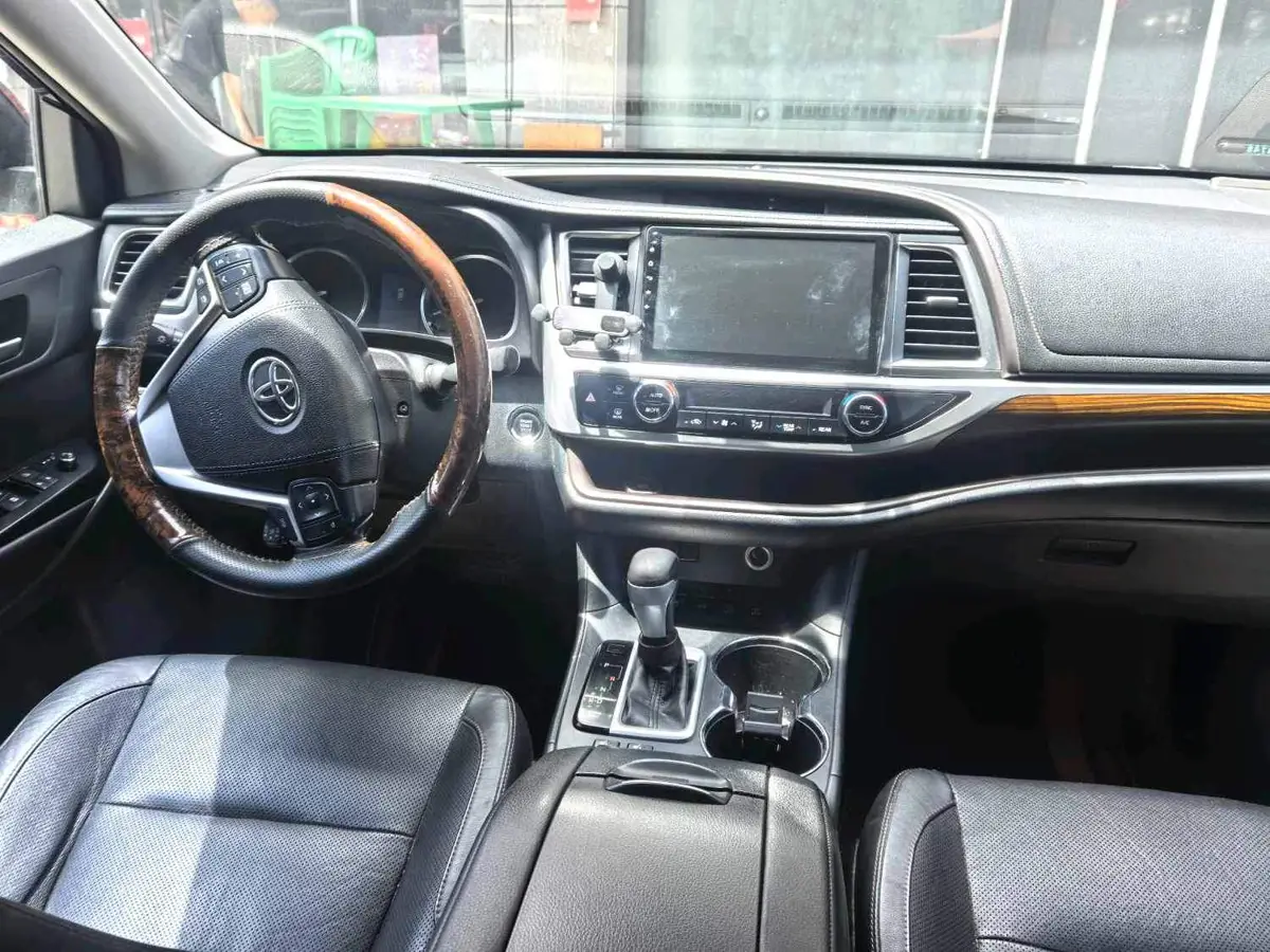 Highlander 2015 2.0T 4WD Luxury Edition 7 Seaters — 7