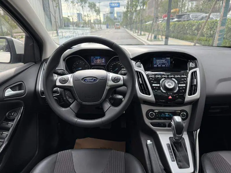 Fox 2012 Hatchback 2.0L Automatic Luxury Sports — 11