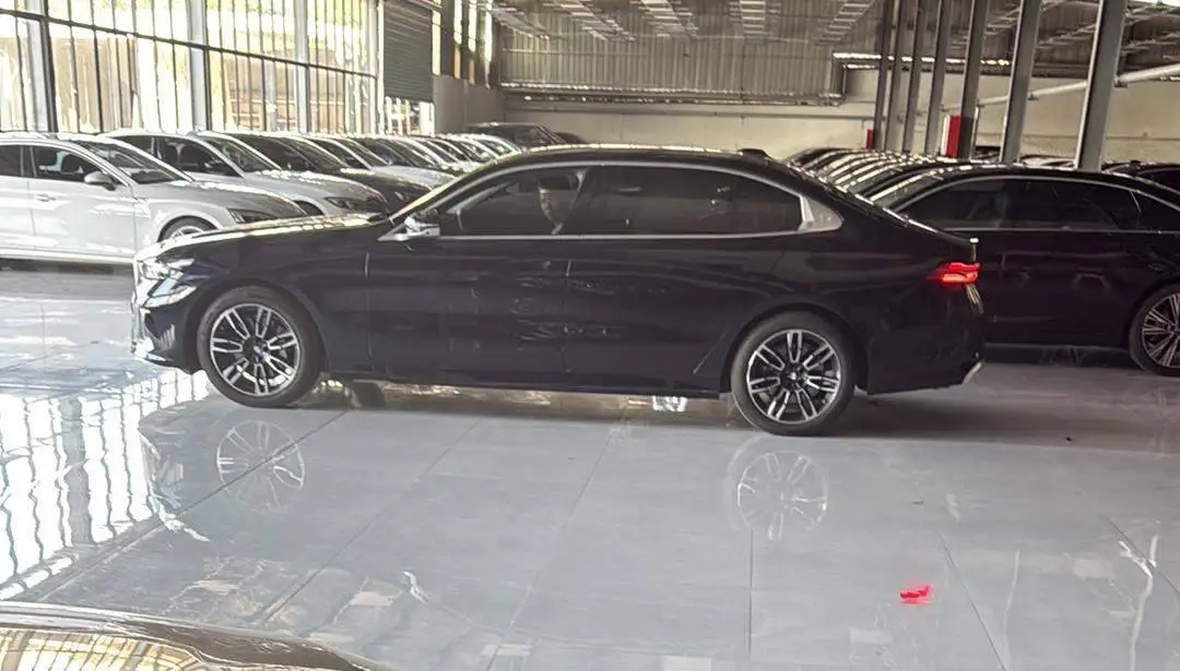 BMW 5 Series 2025 530Li Leading M Sport Package — 3