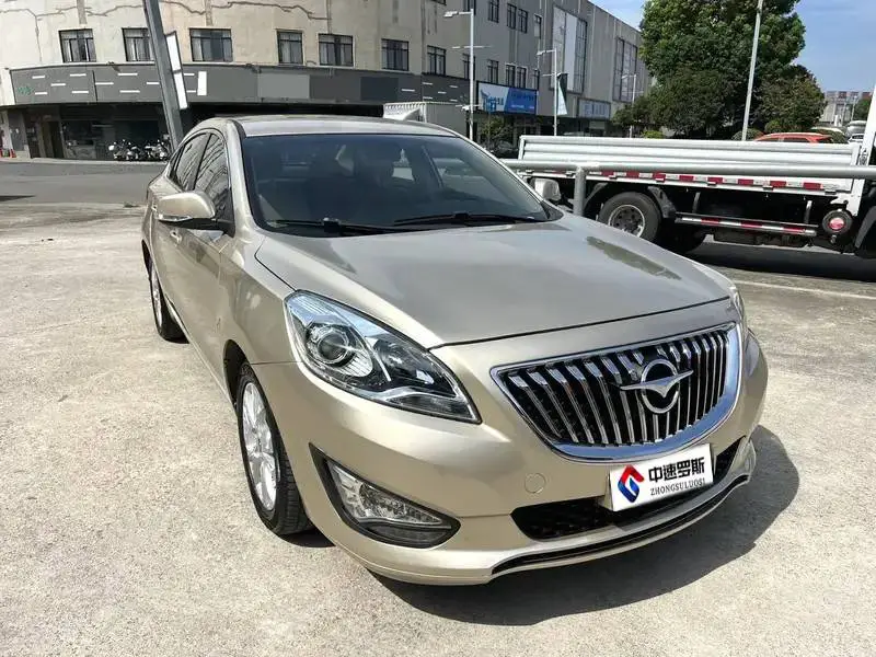 Familia 2014 M5 1.6L Automatic Elite — 2