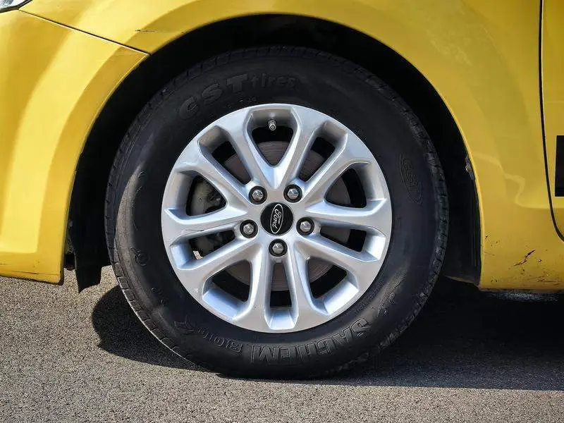 Fox 2012 Hatchback Classic 1.8L Automatic Basic Model — 9