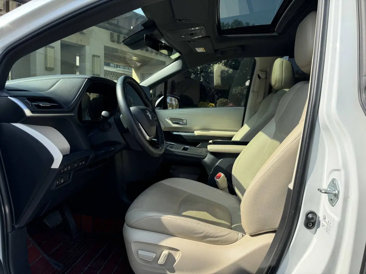 Grevia 2022 2.5L Hybrid Premium Edition — 4