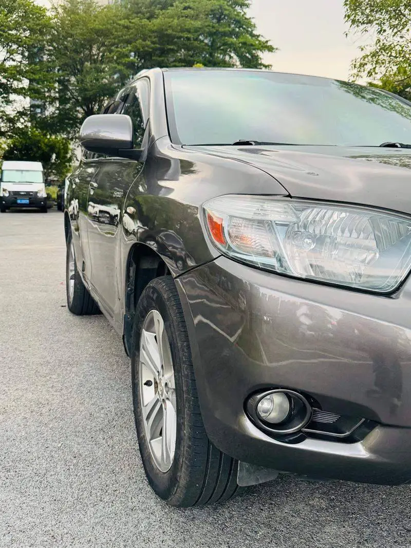 Highlander 2009 2.7L 2WD 7-seat luxury version — 14