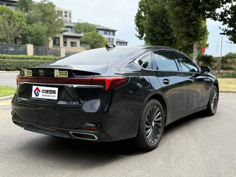 LaCrosse 2025 28T Platinum Edition — 6