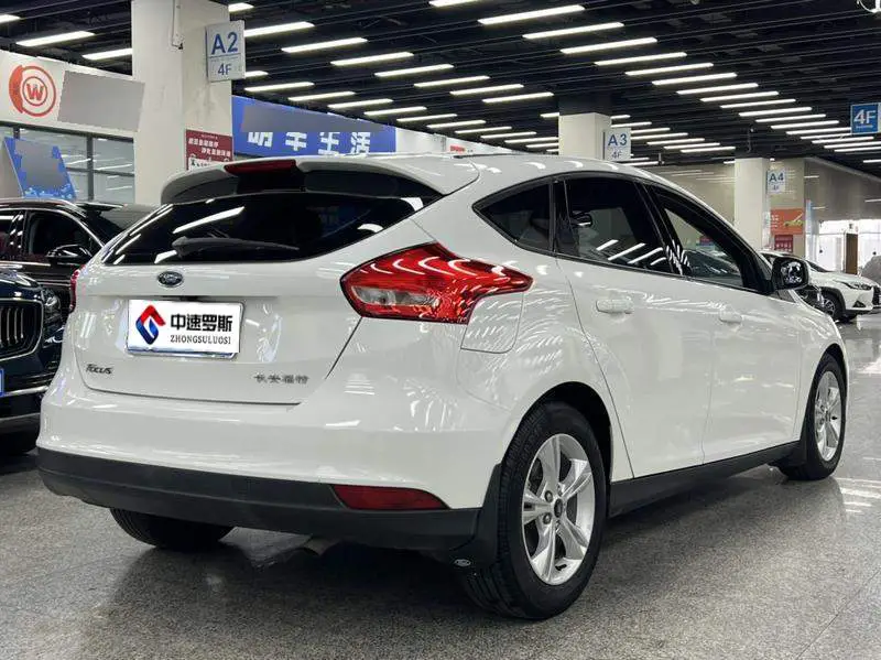 Fox 2015 Hatchback 1.6L Automatic Comfort — 6