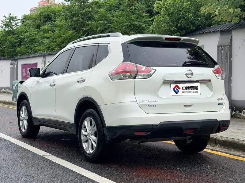 X-Trail 2015 2.0L CVT Comfort MAX Edition 2WD — 5