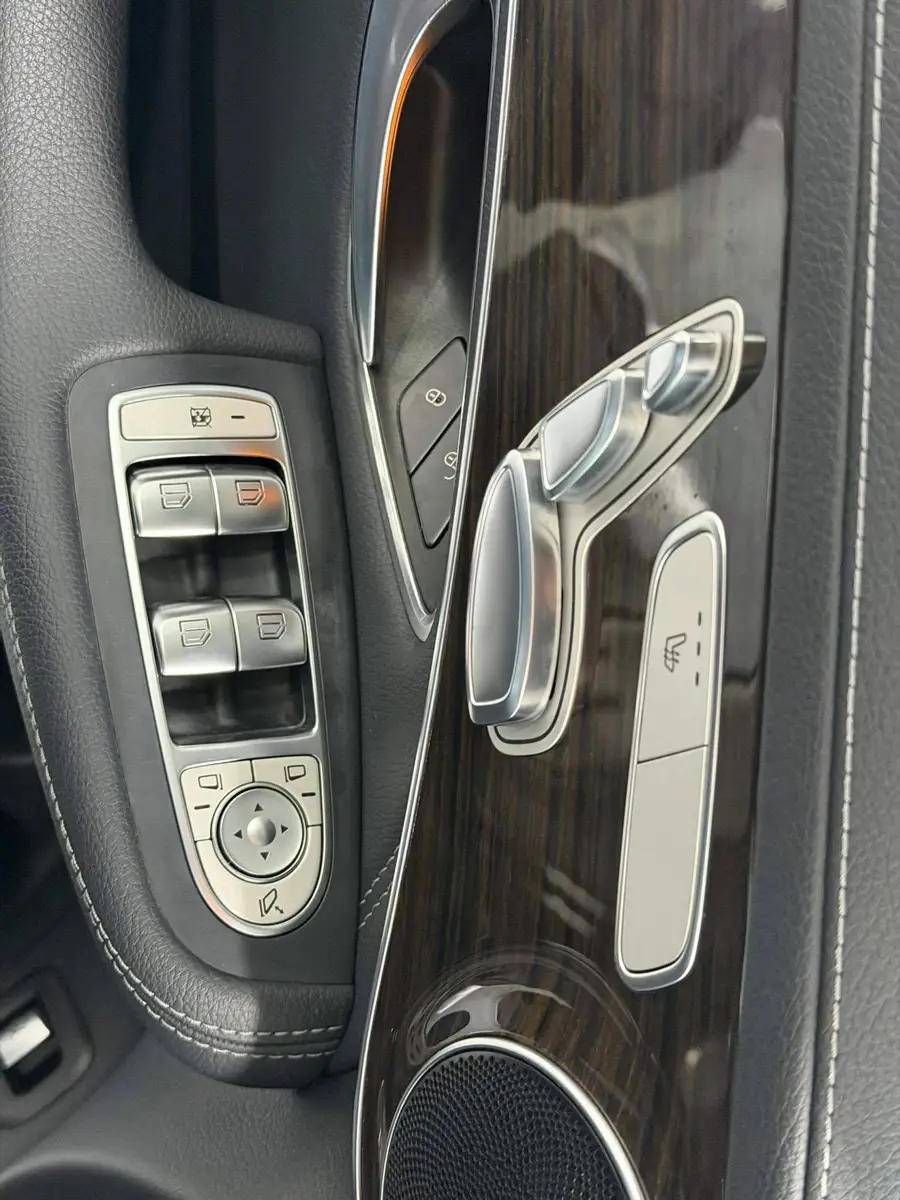 Mercedes-Benz GLC 2017 GLC 260 4MATIC Dynamic — 6