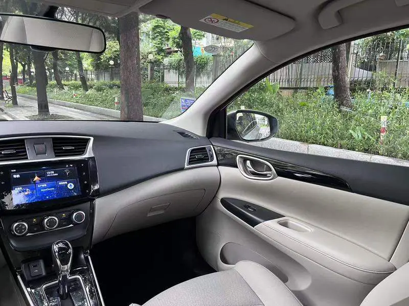Sylphy 2018 1.6XV CVT Premium Edition — 11