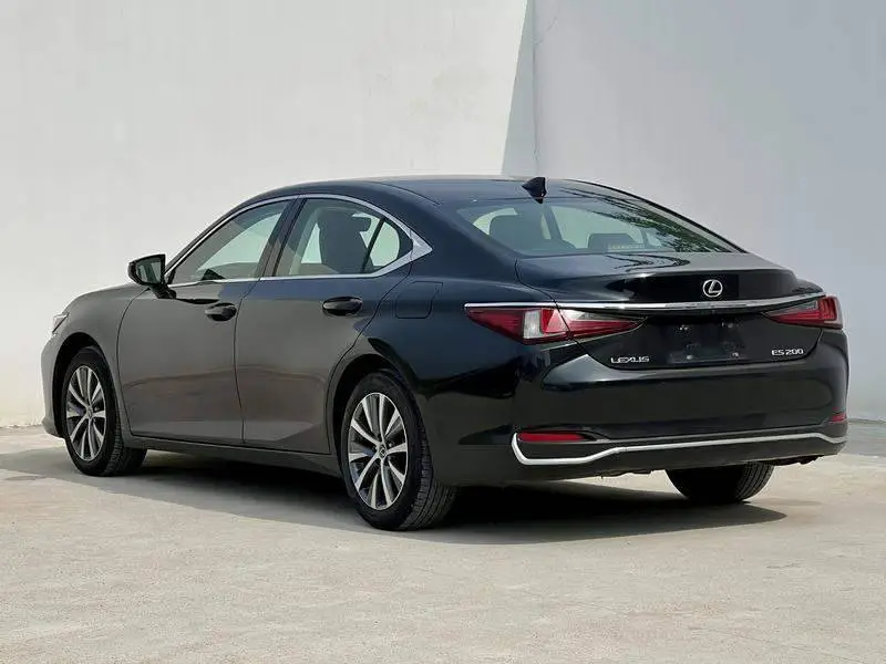 Lexus ES 2021 200 Deluxe Edition — 4