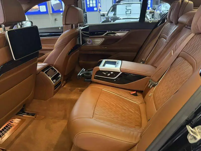 BMW 7 Series 2022 740Li xDrive Executive M Sport Package — 9