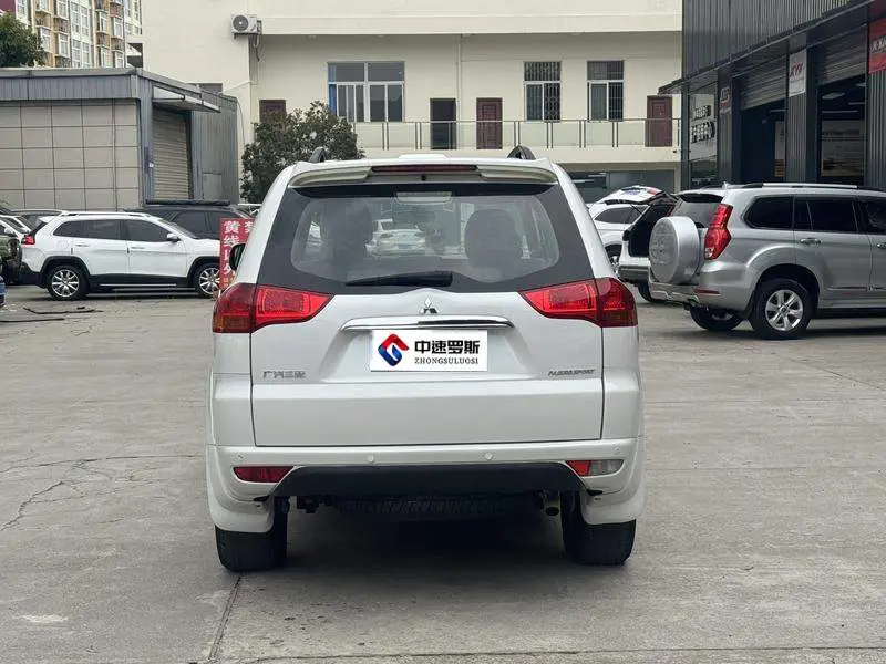 Pajero Sport 2013 3.0L Automatic 4WD Executive Edition — 5