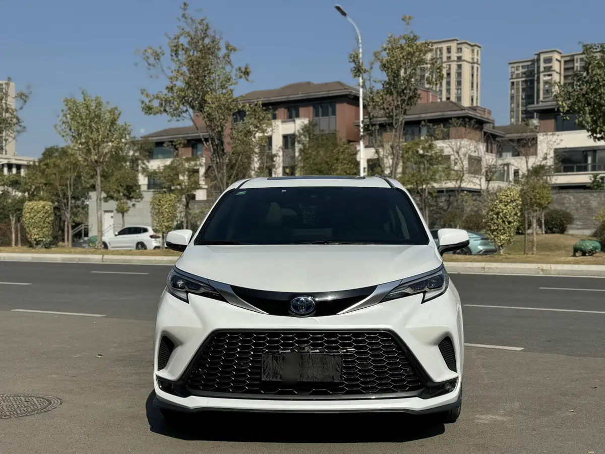 Grevia 2022 2.5L Hybrid Premium Edition — 2