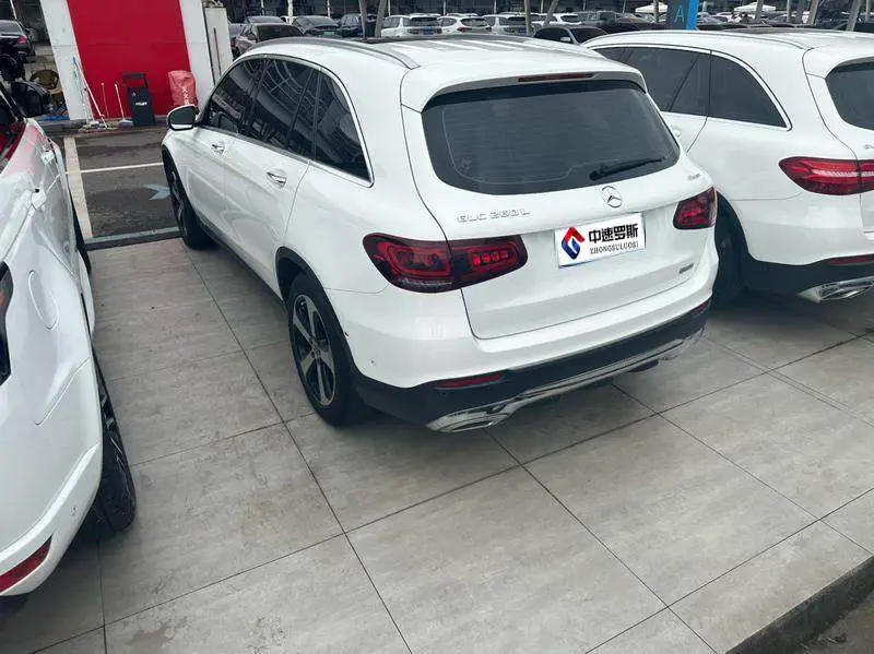 Mercedes-Benz GLC 2022 GLC 260 L 4MATIC Luxury — 4