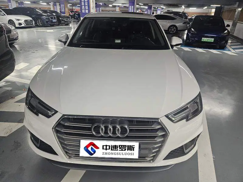Audi A4L 2018 30th Anniversary Model 40 TFSI Fashion Model — 2