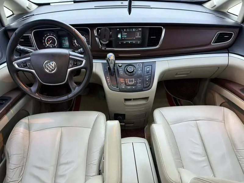 Buick GL8 2017 25S Luxury National V — 7