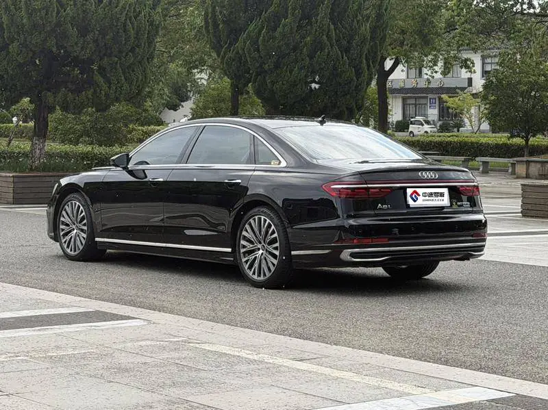Audi A8 2023 A8L 50 TFSI quattro Premium Edition — 4