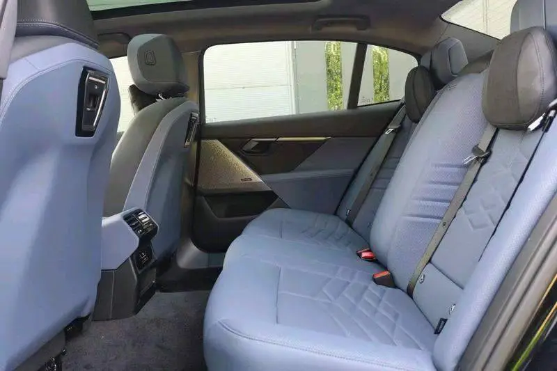 BMW i5 2025 eDrive 35L M Sport Package — 13