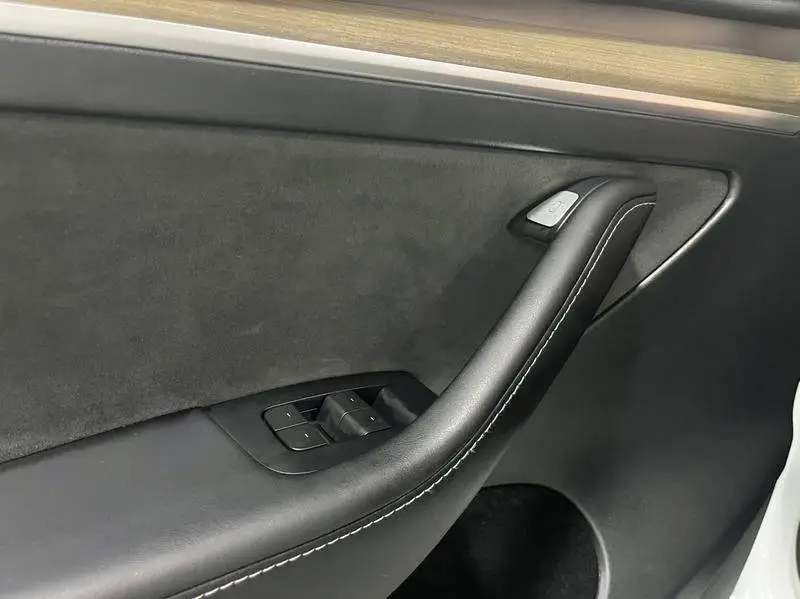 Model Y 2023 Long Range All-Wheel Drive — 16