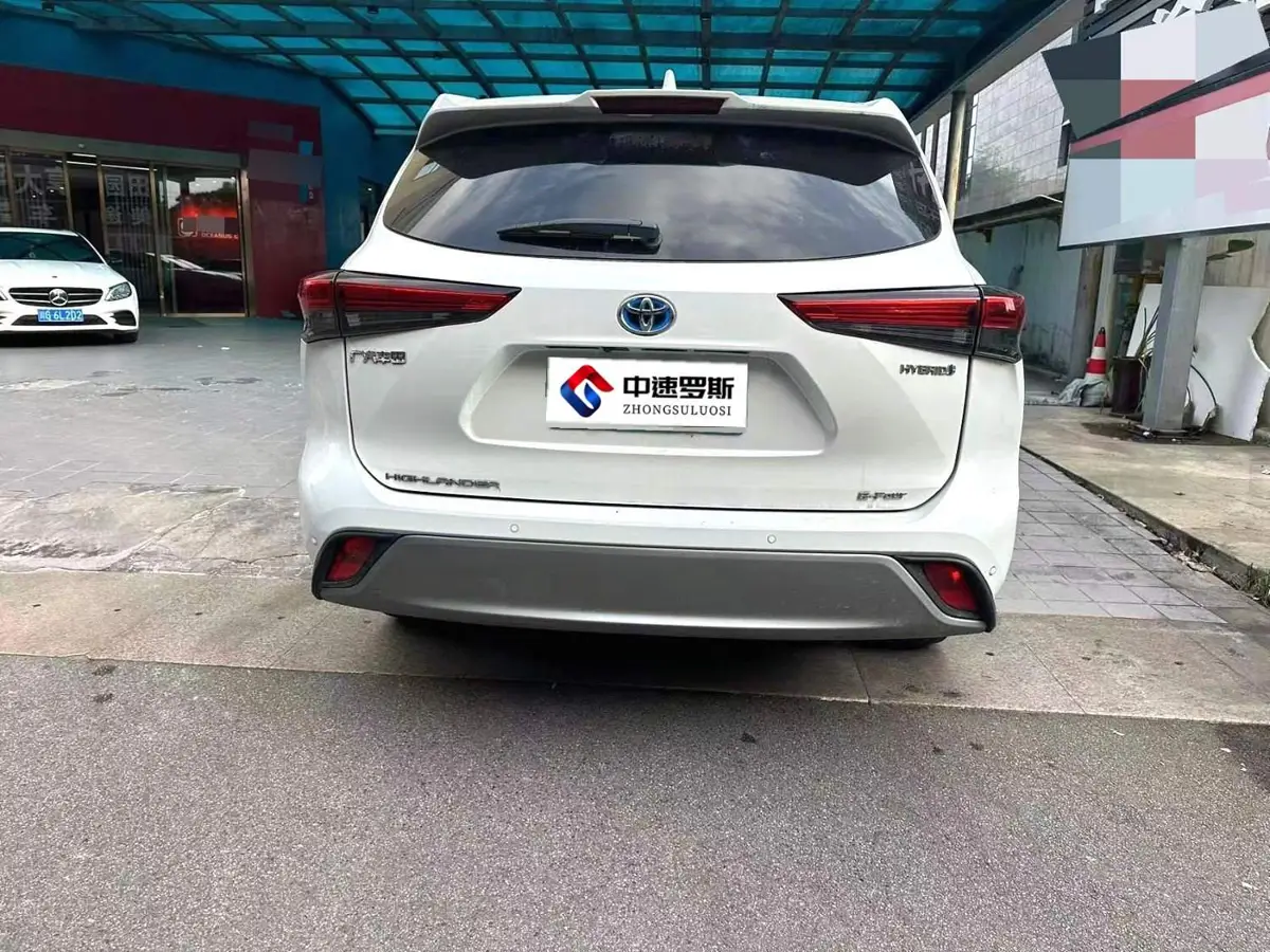 Highlander 2022 Hybrid 2.5L 4WD Premium Edition 7 Seaters — 3