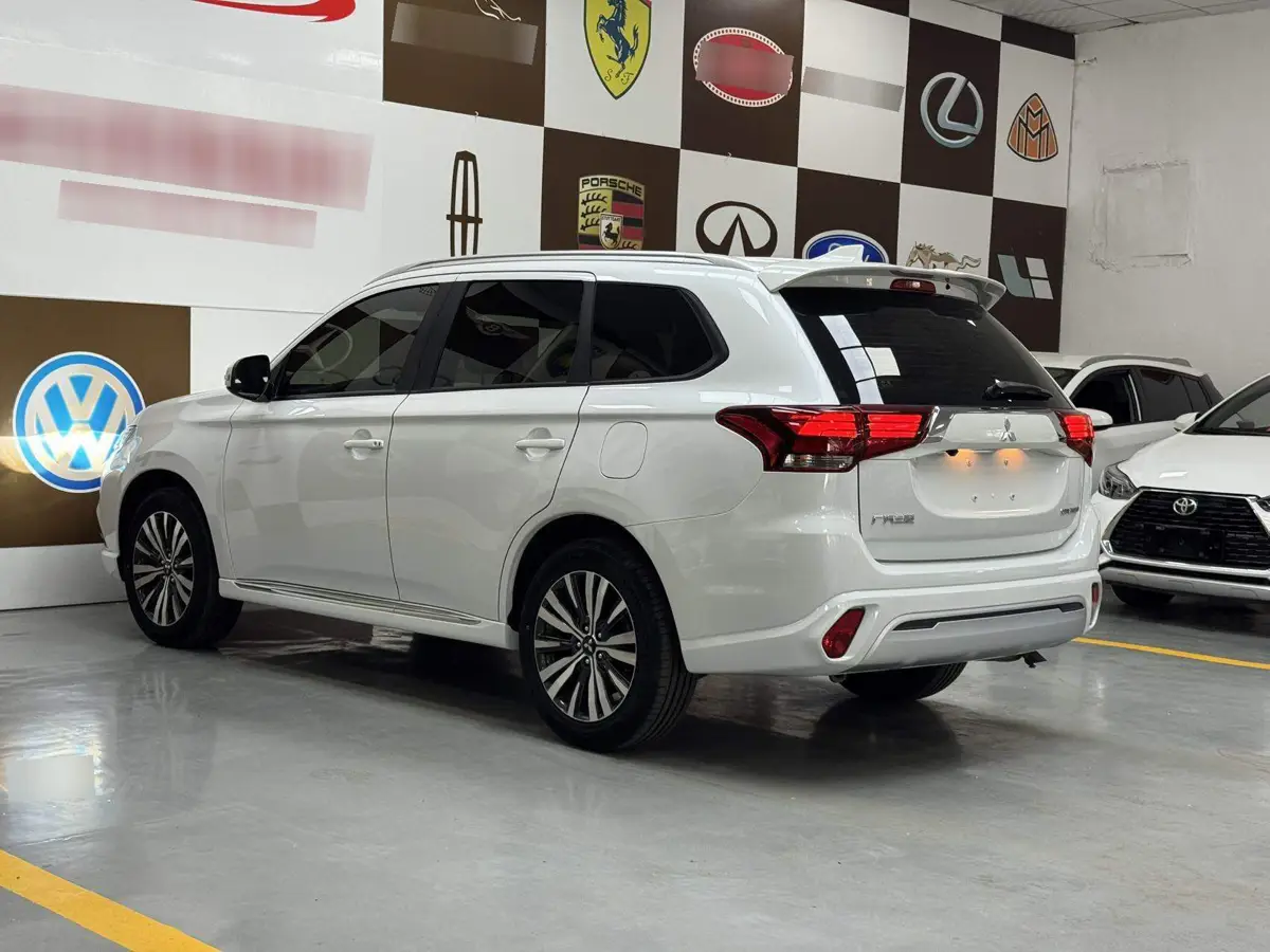 Outlander 2021 Model 2.0L 2WD Enjoy Edition 7 Seaters — 4