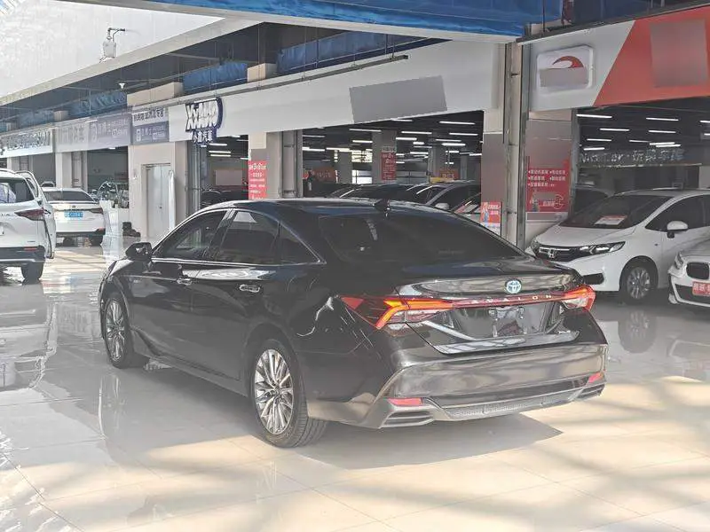 Asian Dragon 2022 Hybrid 2.5L XLE Premium Edition — 4