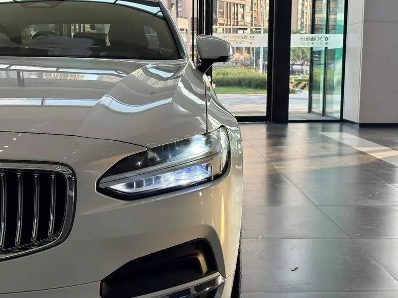 Volvo S90 2022 B5 Zhiyuan Deluxe Edition — 9
