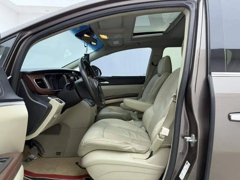 Buick GL8 2017 25S Luxury National V — 11