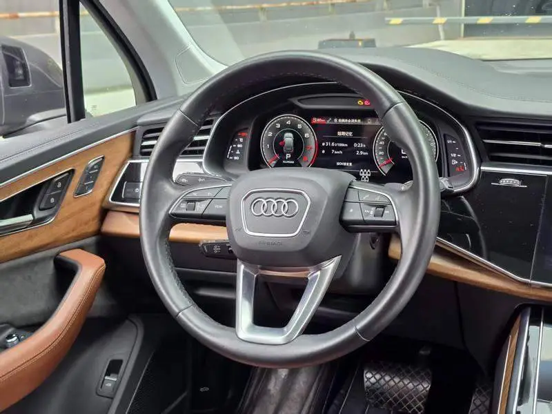 Audi Q7 2022 55 TFSI quattro S line premium model — 11