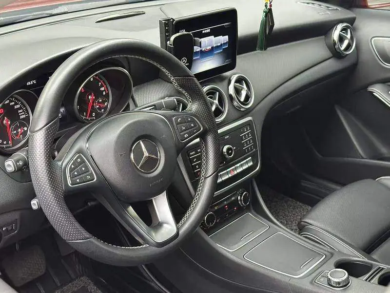 Mercedes-Benz GLA 2018 GLA 200 Dynamic — 12