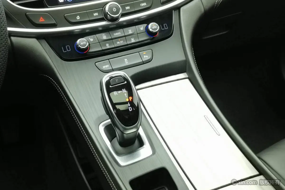 LaCrosse 2021 652T Luxury — 17