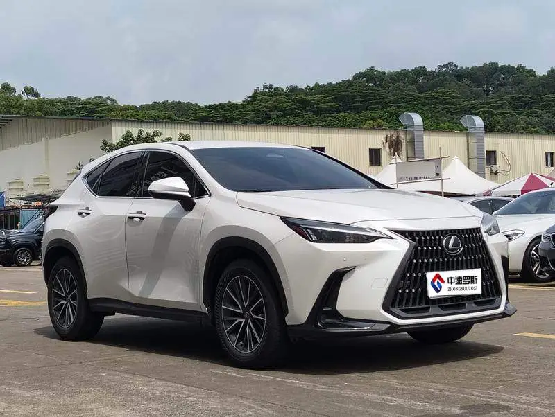 Lexus NX 2023 260 FWD Skyactiv — 3
