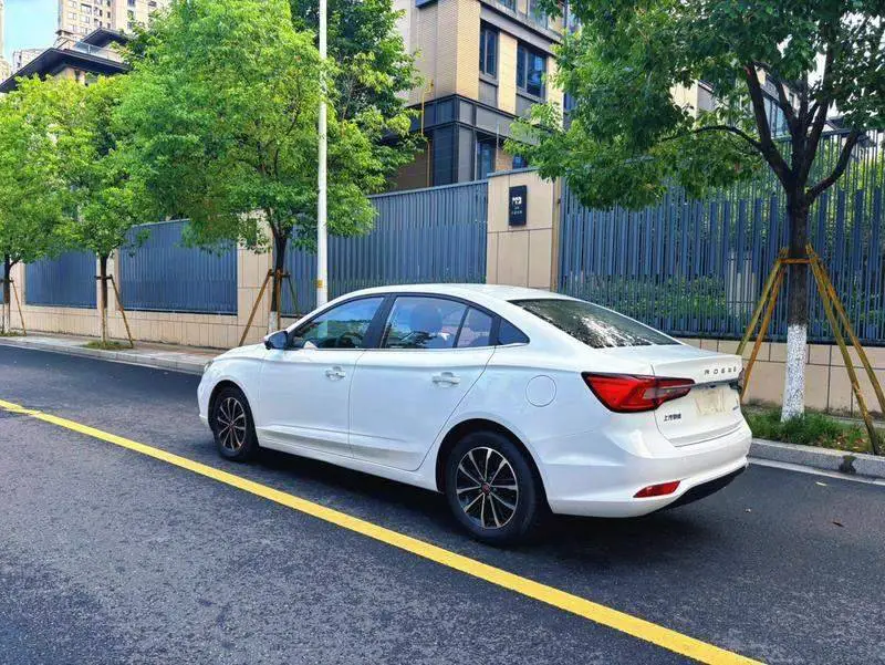 Roewe i5 2021 1.5L CVT Platinum Edition — 5