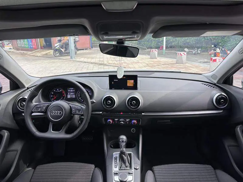Audi A3 2017 Sportback 35 TFSI Sports — 8