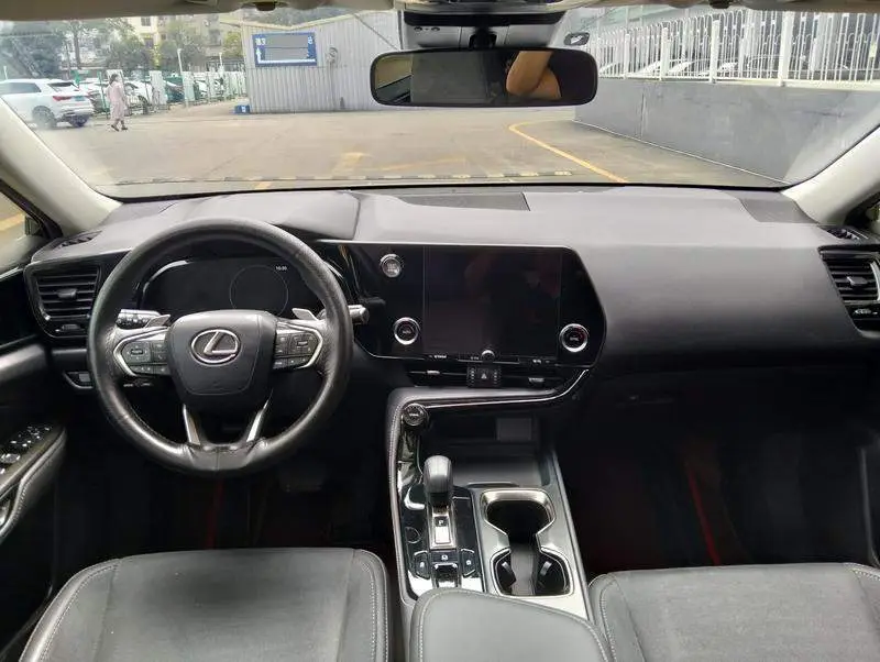 Lexus NX 2023 260 FWD Skyactiv — 12