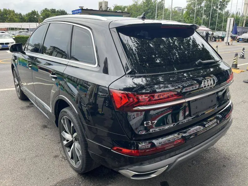 Audi Q7 2020 55 TFSI quattro S line sports model — 4