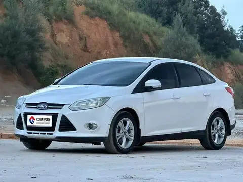 Fox 2012 Sedan 1.6L Automatic Comfort — 1