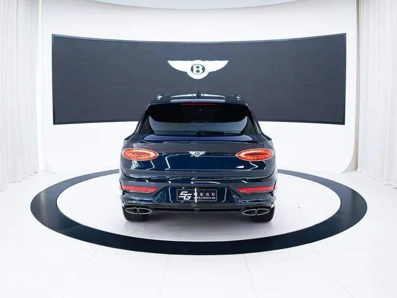 Bentayga 2023 4.0T V8 Long Wheelbase Yadu Edition — 4