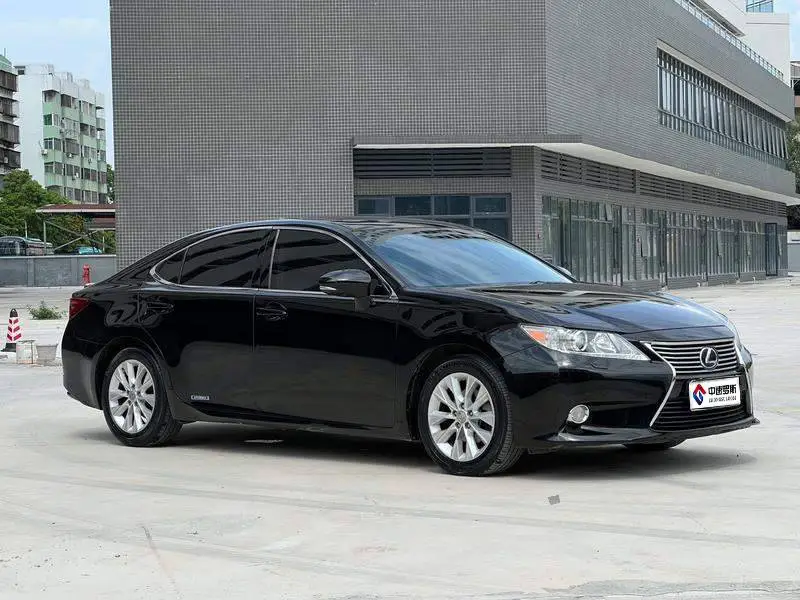 Lexus ES 2013 300h Elite Edition — 3