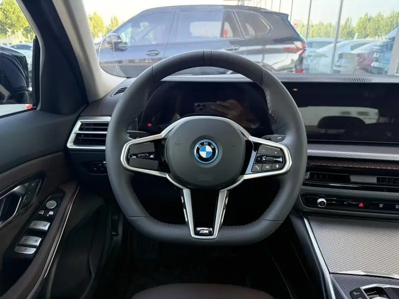 BMW i3 2026 eDrive 40 L Shadow Edition — 10