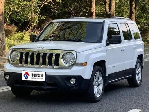 Freelancer 2014 2.4L Luxury Navigation Edition