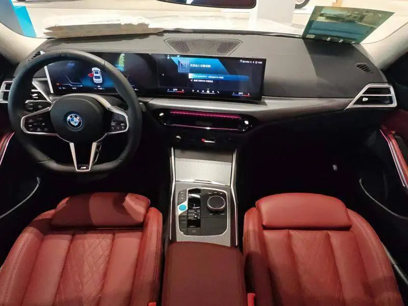 BMW i3 2025 eDrive 40 L Night Edition — 11