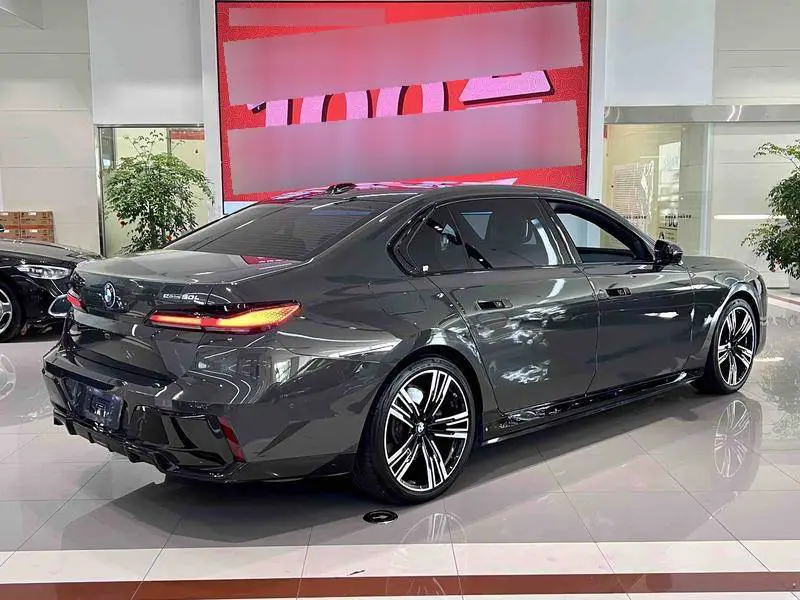 BMW i7 2023 eDrive50L Exclusive M Sports Package — 5