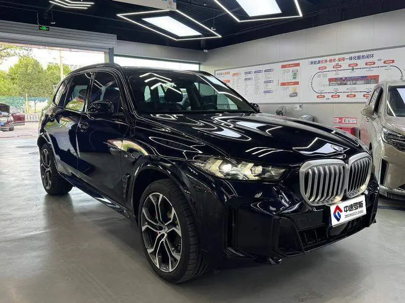 BMW X5 2023 xDrive 30Li M Sport Package — 3