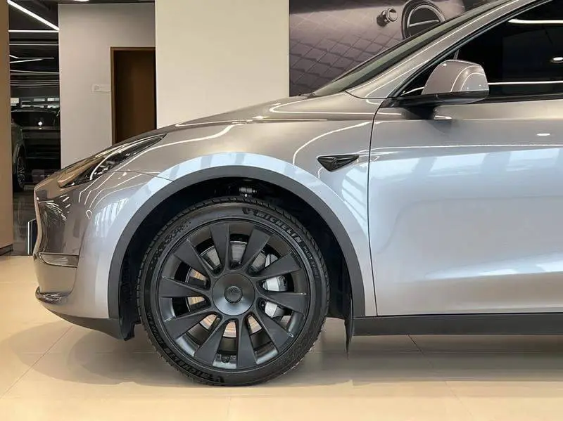 Model Y 2024 long-range all-wheel drive version — 8