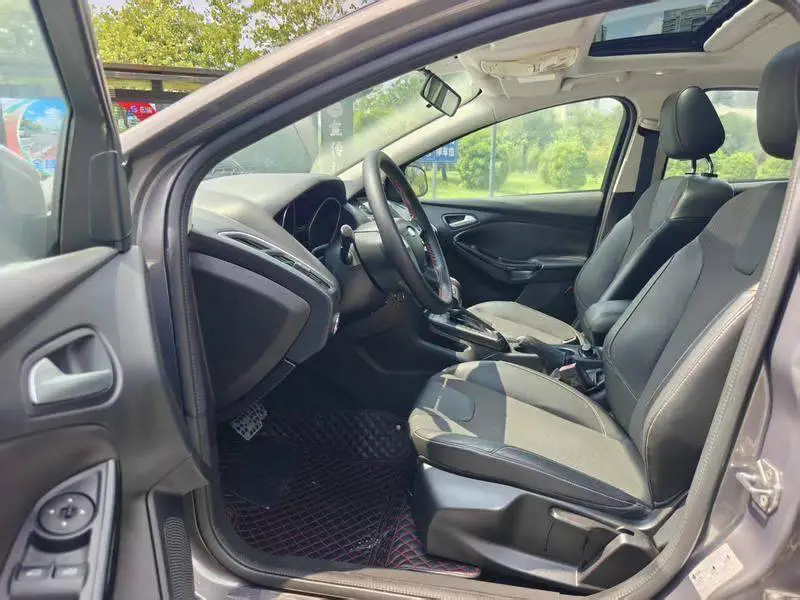 Fox 2012 Hatchback 1.6L Automatic Fashion Edition — 14