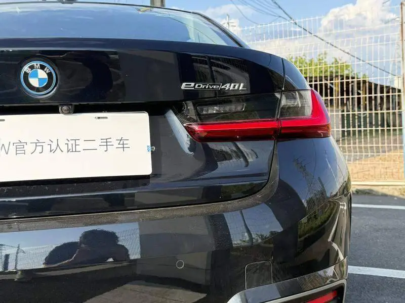 BMW i3 2026 eDrive 40 L Shadow Edition — 4