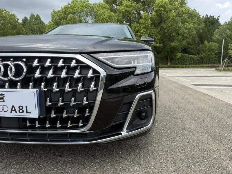 Audi A8 2023 A8L 50 TFSI quattro Premium Edition — 8