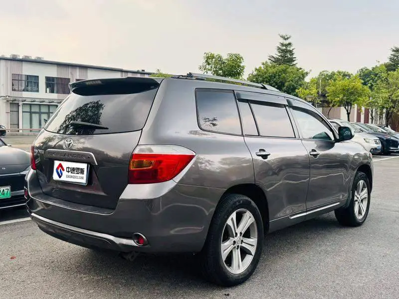 Highlander 2009 2.7L 2WD 7-seat luxury version — 6
