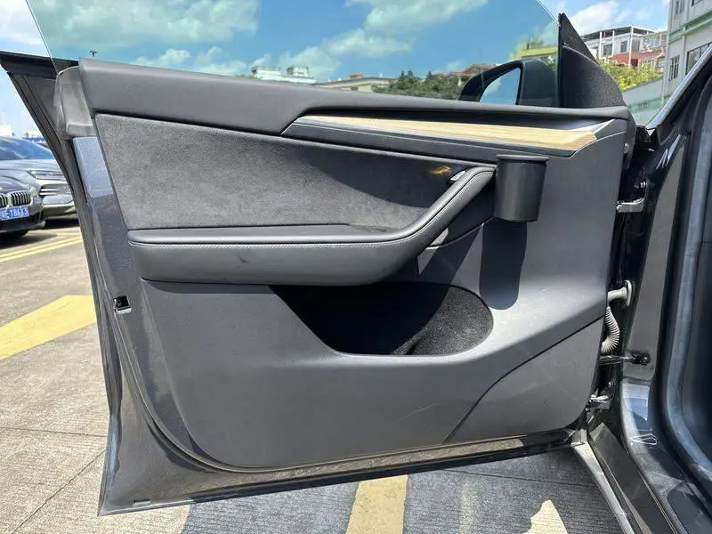 Model Y 2022 facelifted rear-wheel drive version — 8