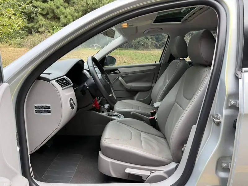 Bora 2011 1.6L Automatic Comfort — 15